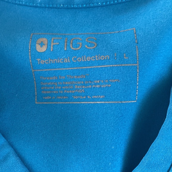 Scub tops royal blue is medium ,figs is Large - Picture 4 of 5
